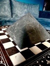 Schungit Pyramide unpoliert / Gebraucht/ 25 cm / Heilende Wirkung 