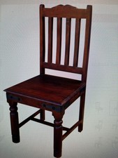 4 Stühle aus massivem Akazienholz