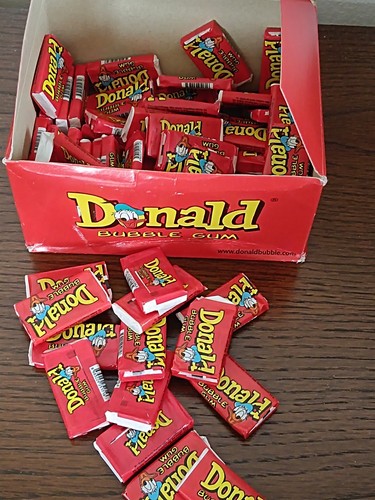 Donald bubble chewing gum - chewing,