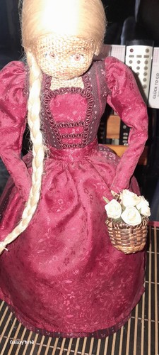 Alte puppe mit - tracht, 33