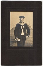 Fotografie junger Matrose in Uniform mit Mützenband Matrosen Division I., Studi 
