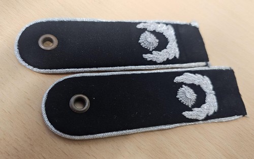 Schulterklappen