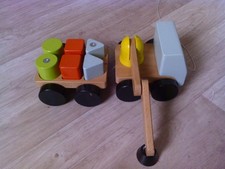 Holzlaster mit Magnet zum verladen