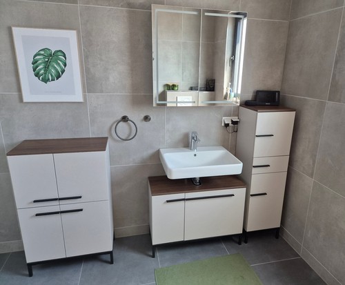 Neuwertige badezimmer möbel - badezimmer,