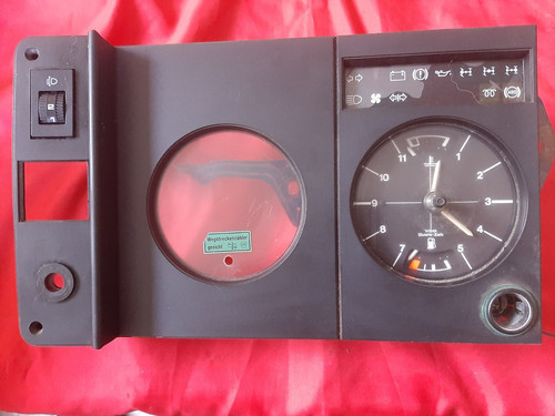 Amaturenbrett mit uhr - amaturenbrett,