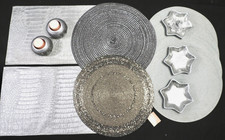  8 Tischsets + drei kl. Teller in Sternform + zwei Teelichthalter mit Weihnachts