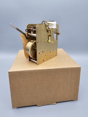 Altes uhrwerk wanduhr - altes,
