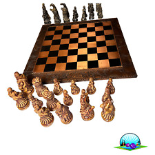Schach Spiel mit Stein Figuren