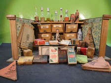 uralter kleiner Kaufmannsladen