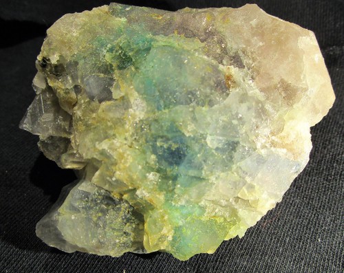 Fluorit - (mehrfarbig),