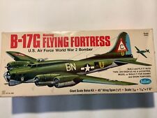 Guillow´s 2002 1:28 WWII Boeing B-17 Flying Fortress"Balsa Holz"(DC85-130K2/4/1)