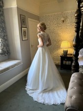 Spitze Anna Sorrano 'Carmela' Hochzeitskleid, Größe 8, mit Unterrock und Box