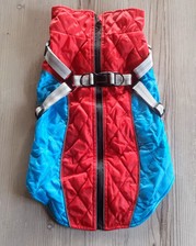 Hundemantel mit integriertem Brustgeschirr Größe L rot/hellblau Hundejacke, neu