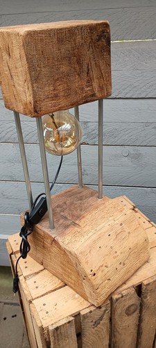 Lampe aus eiche und metall - lampe,