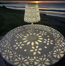Solar - Tischlampe aus Metall