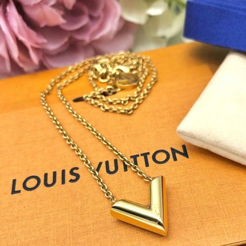 Louis vuitton essential - essential, v