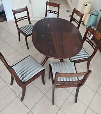 Sitzgruppe aus Mahagoni bestehend aus ovalem Tisch und 6 Stühle - Liebhaberstück