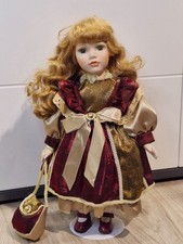 Süße Porzellanpuppe 