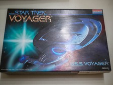 STAR TREK - U.S.S. VOYAGER von MONOGRAM Modellbausatz