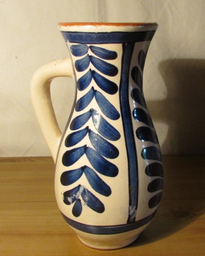 Vase mit einfachem blauem