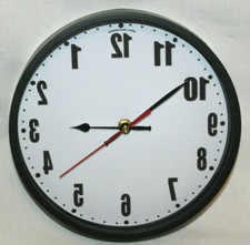 Wanduhr Rückwärtsuhr