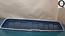 Kühlergrill mitte vorn Chevrolet KL1T Bj 2011