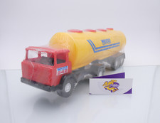 WADER - Hammer # Mercedes Benz 2/2-achs Tanksattelzug gelb-rot " WADER " Plastik