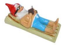 Gartenzwerg Urlauber auf