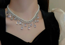 Collier in Silber mit Strass/Perlenimitation.