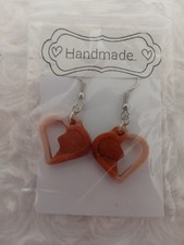 Ein Paar Ohrringe Handmade