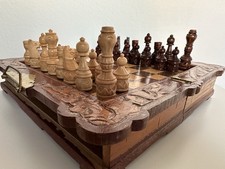 Handgeschnitztes Schachspiel