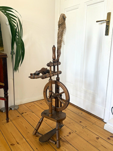 Antikes spinnrad aus holz - spinnrad,