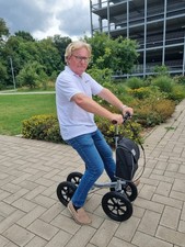 Mobi-Roll / MRW 25 CC - Gehhilfe mit Sitz & Luftreifen / Sitzroller / Laufroller