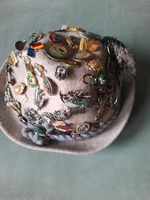 Filzhut mit ca. 70 Abzeichen