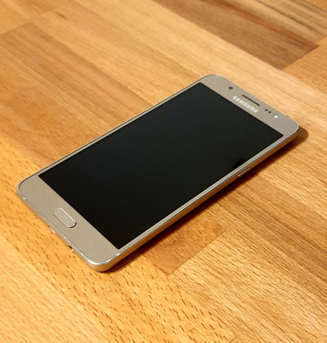 Samsung galaxy 2016 gold - j5,