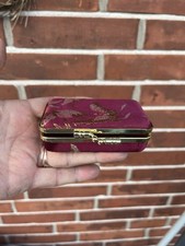 Rote Schmuckschatulle mit