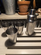 Vintage Cocktail Shaker & 3X Becher aus Cromargan von WMF