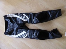 Stiefel-Motorradhose aus Leder