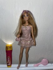 Barbie Mit Bunten Strähnen