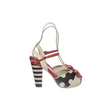 Lola Ramona, Sandaletten