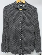 Emily Van Den Bergh, Bluse