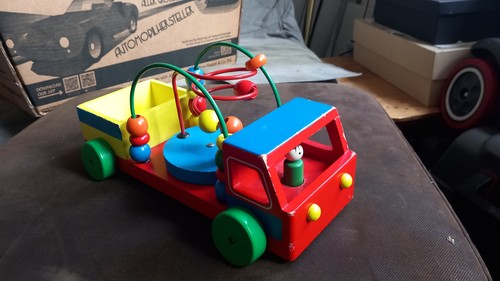Walter driving holzauto - on,