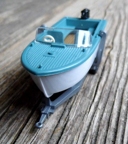 Trailer mit motorboot von - mit,