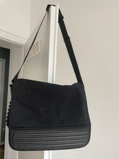 Mandarina Duck schicke und strapazierfähige Umhängetasche Schwarz, 35x22x9