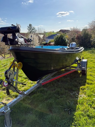 Angelboot mit motor und