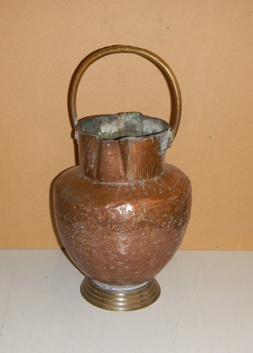 Alte kanne aus kupfer - aus,