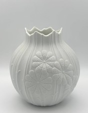 Ak Kaiser Relief Flora Blumenvase Design .M.Frey Porzellan