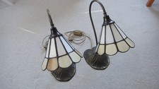 2 Stück Jugendstil Nachttischlampen - Messing - Schwanenhals, Buntglas