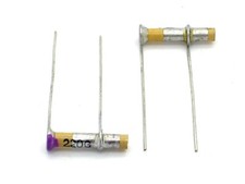 2x Keramik-Röhrenkondensator 220pF (220G,Rohrkondensator,Kerko,Kondensator)F150
