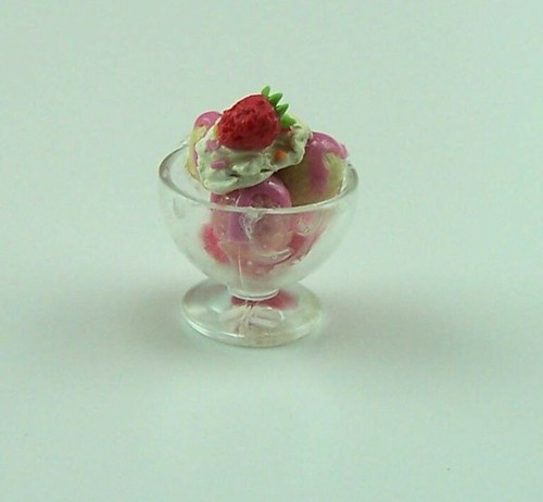 Miniatur kunststoff becher mit - kunststoff,
